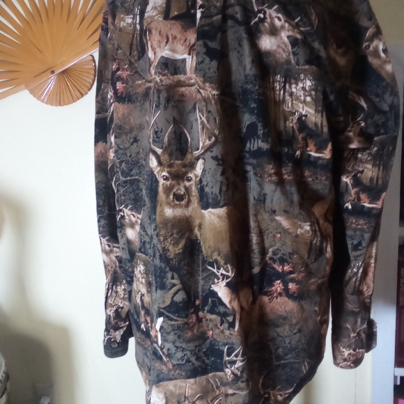 Camo deer print collared button up - Picture 8 of 9